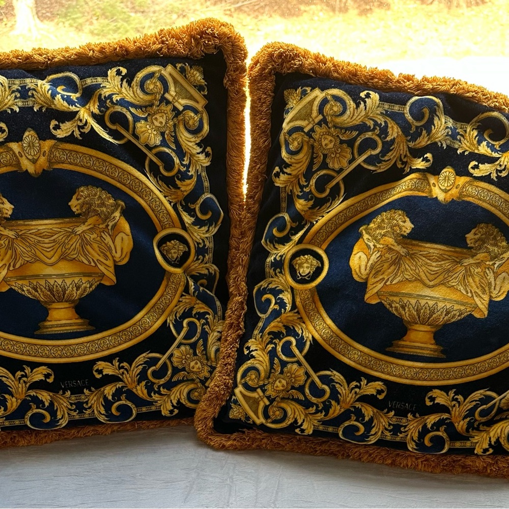 🔥Versace Barocco Medusa Reversible Pillows🔥 - Picture 2 of 6